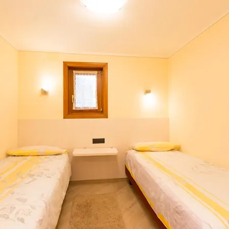 Apartamento Nicoletta Brown - Breta Holidays *